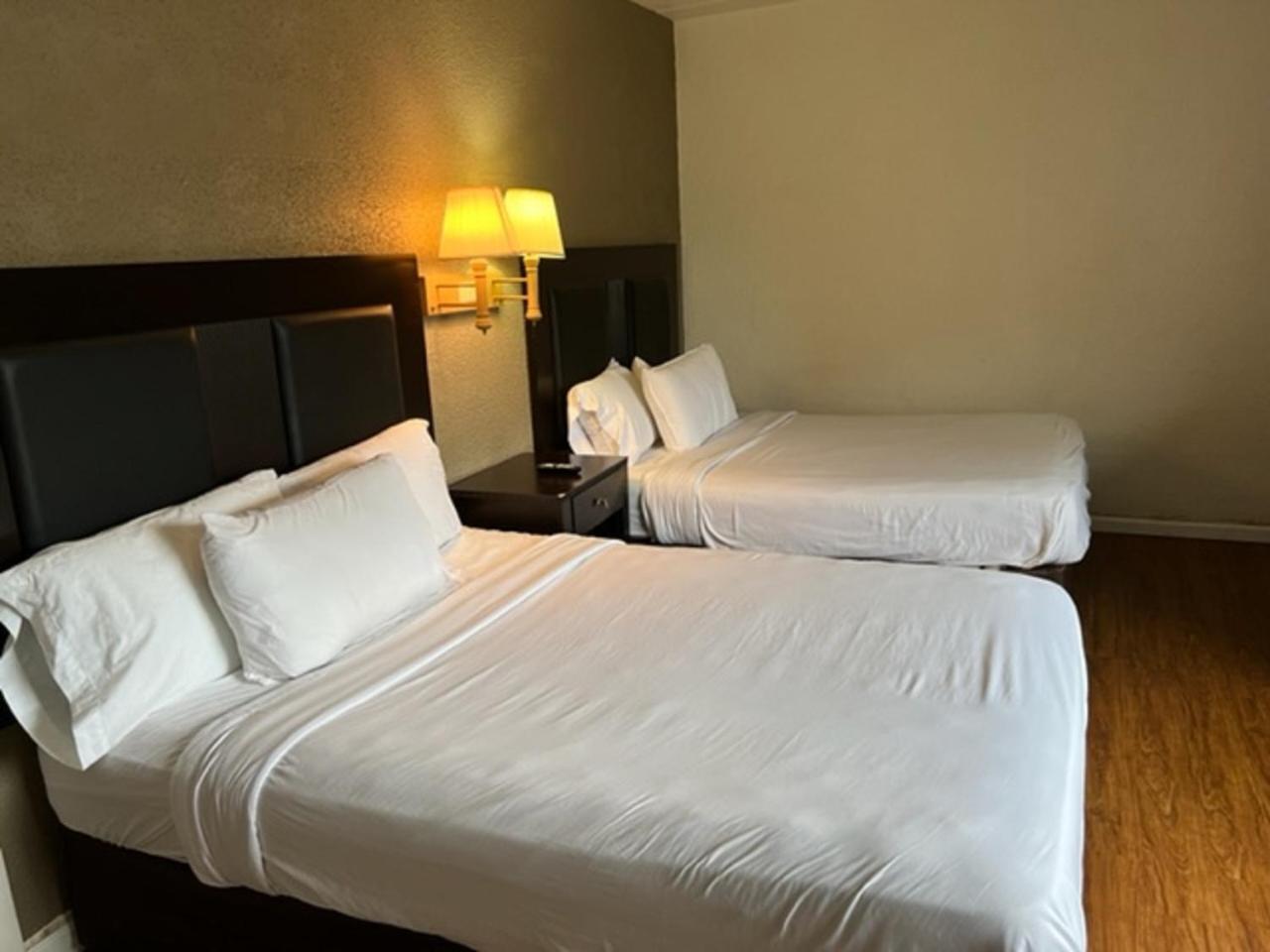 Posh Inn & Suites Wisconsin Rapids Room photo